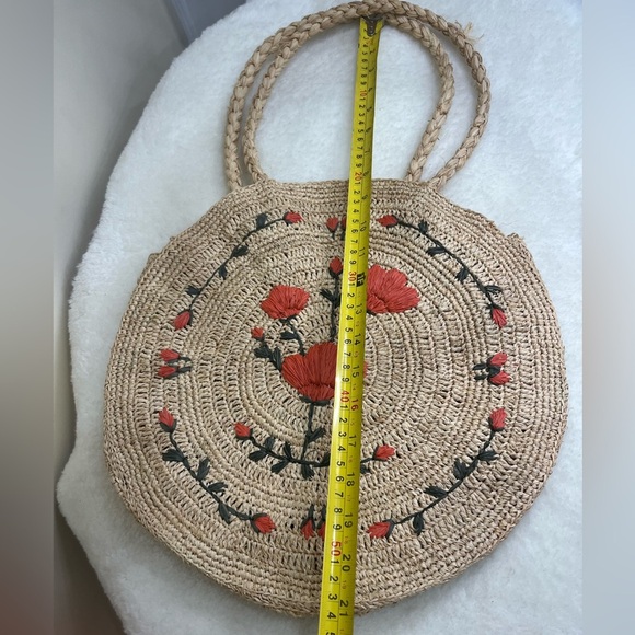 Round Raffia Tote with Floral Embroidery - Picture 6 of 9